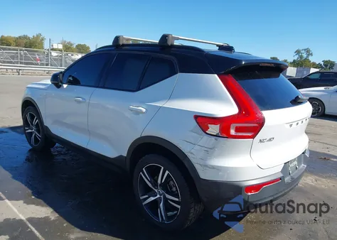 2021 Volvo Xc40 T5 R-Design z USA, uszkodzony, nr VIN YV4162UM1M2404976
